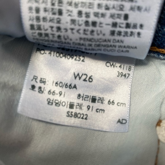 Levi’s denim shorts - Picture 4 of 4